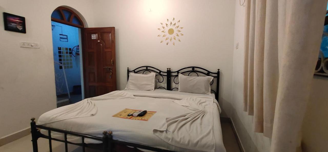 Rj14 Accommodations At Baga Beach Esterno foto