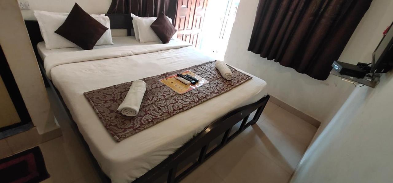 Rj14 Accommodations At Baga Beach Esterno foto
