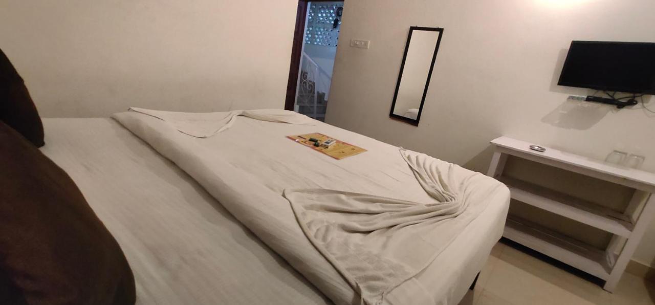 Rj14 Accommodations At Baga Beach Esterno foto