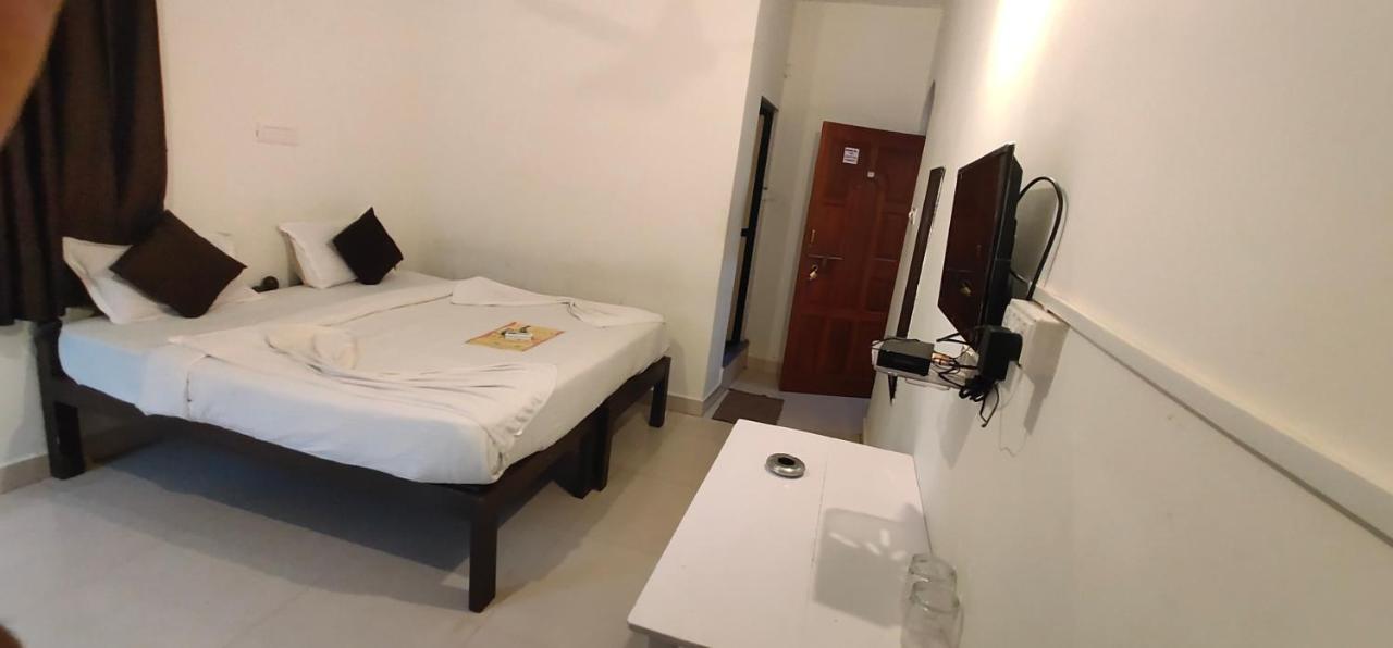 Rj14 Accommodations At Baga Beach Esterno foto