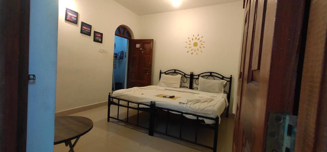Rj14 Accommodations At Baga Beach Esterno foto
