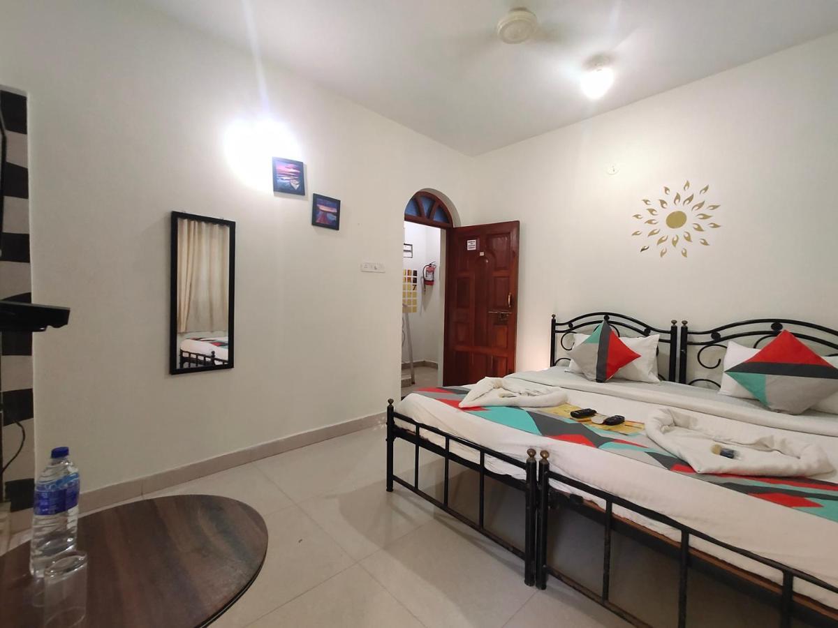 Rj14 Accommodations At Baga Beach Esterno foto