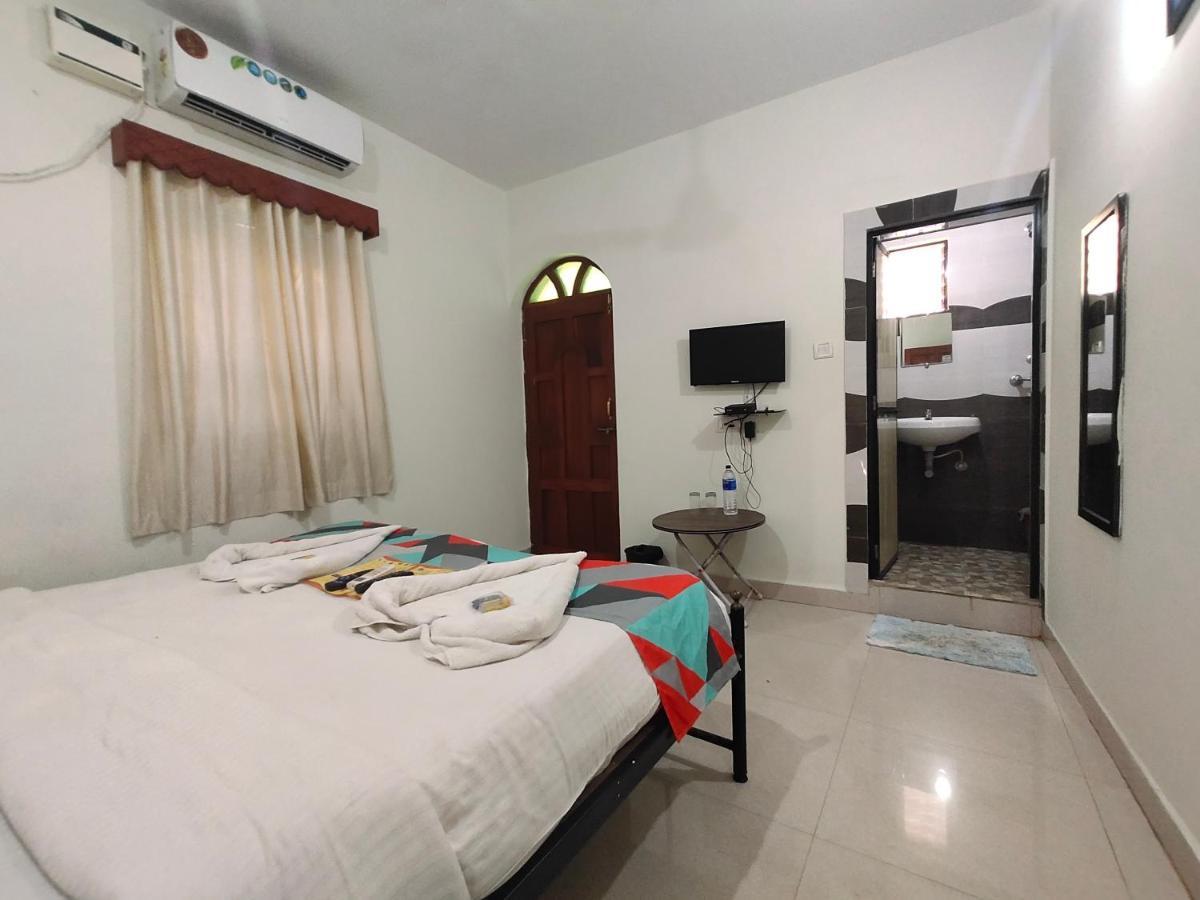 Rj14 Accommodations At Baga Beach Esterno foto