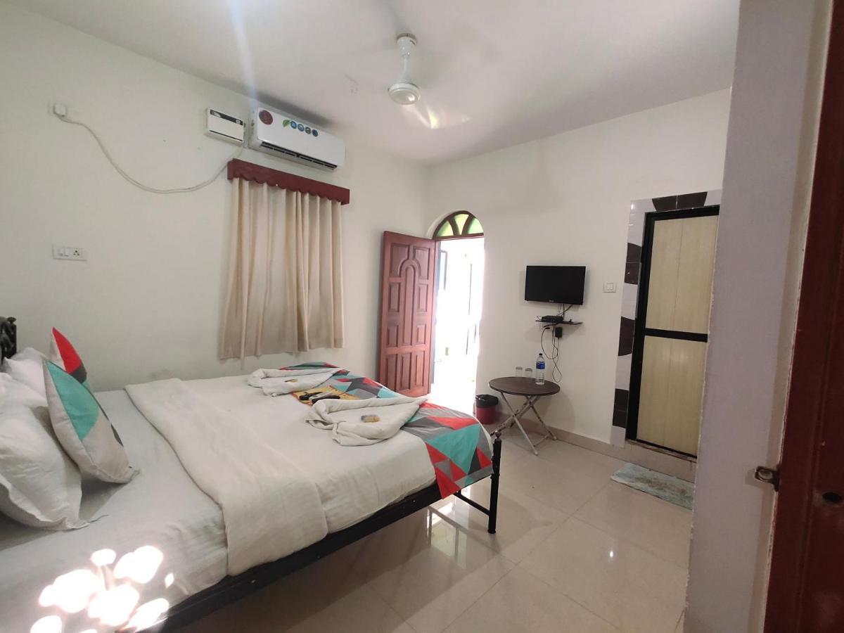 Rj14 Accommodations At Baga Beach Esterno foto