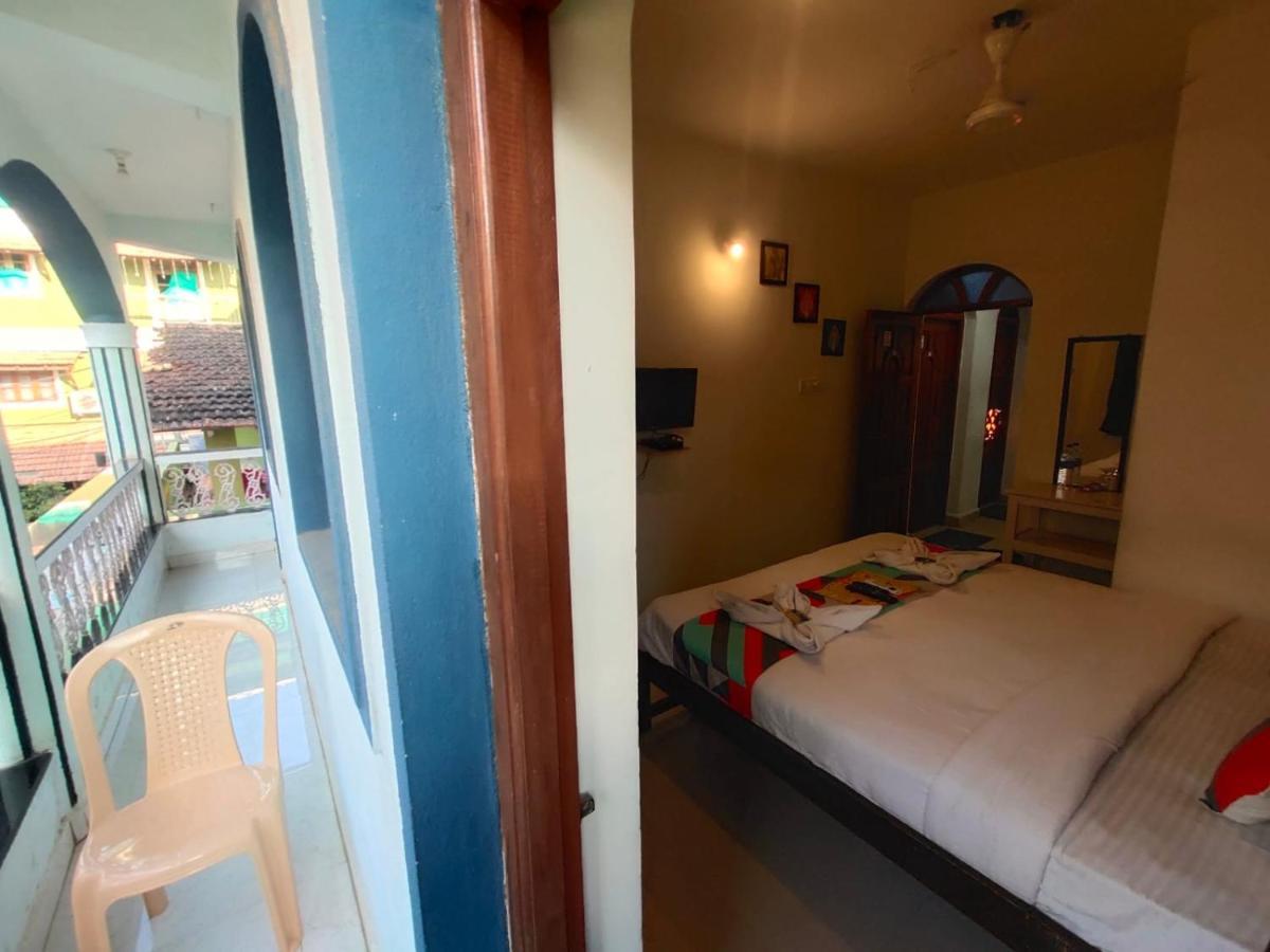 Rj14 Accommodations At Baga Beach Esterno foto