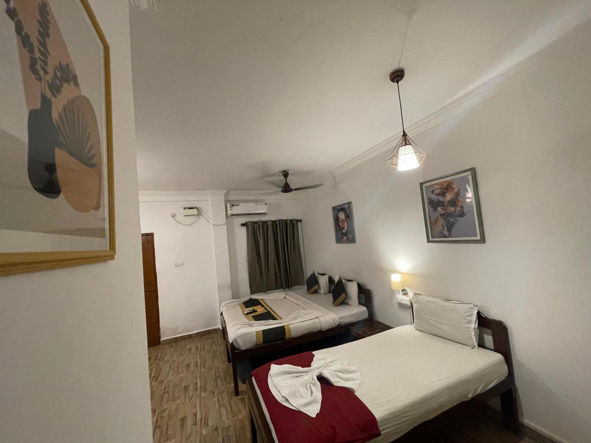 Rj14 Accommodations At Baga Beach Esterno foto