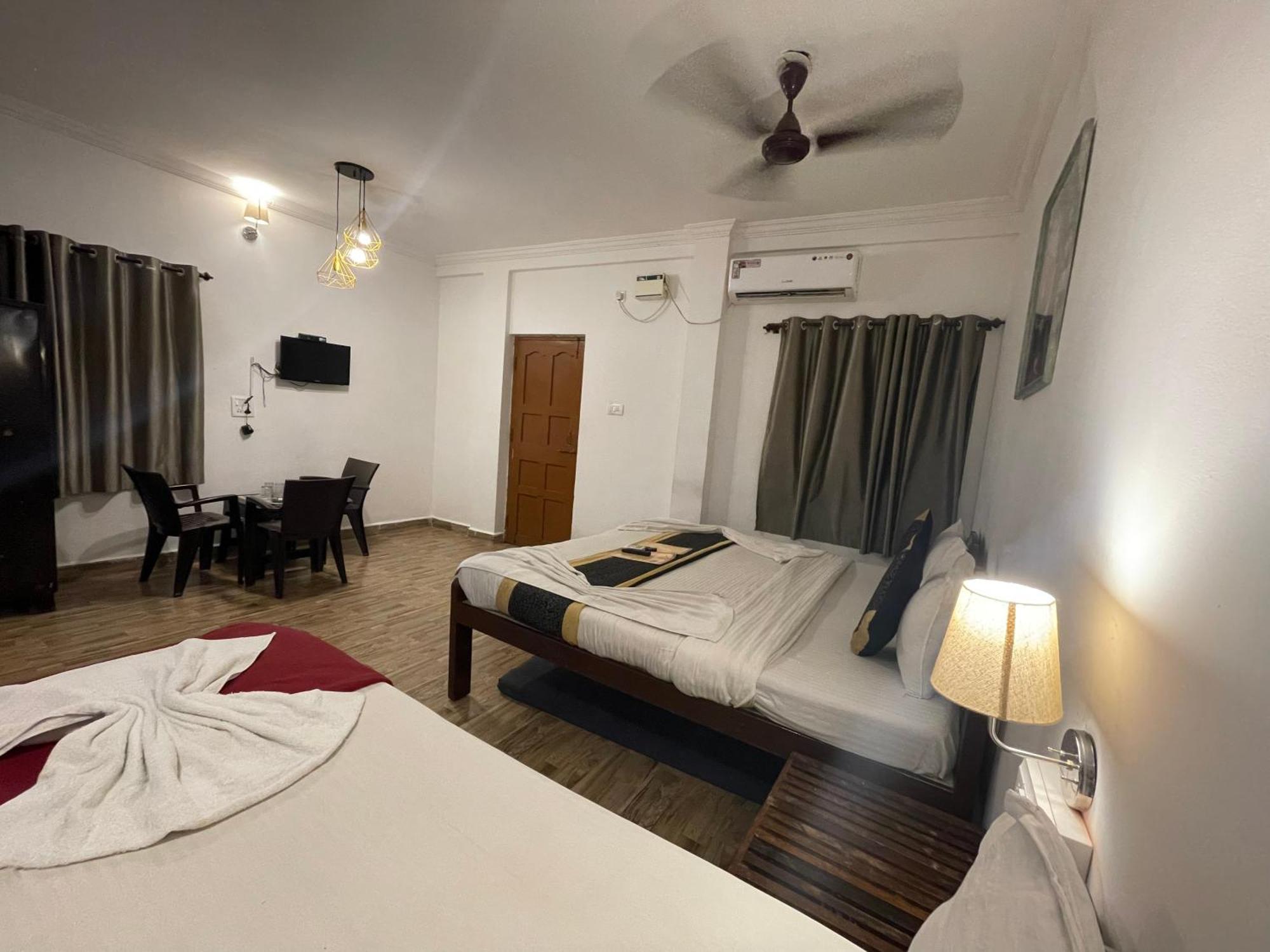 Rj14 Accommodations At Baga Beach Esterno foto