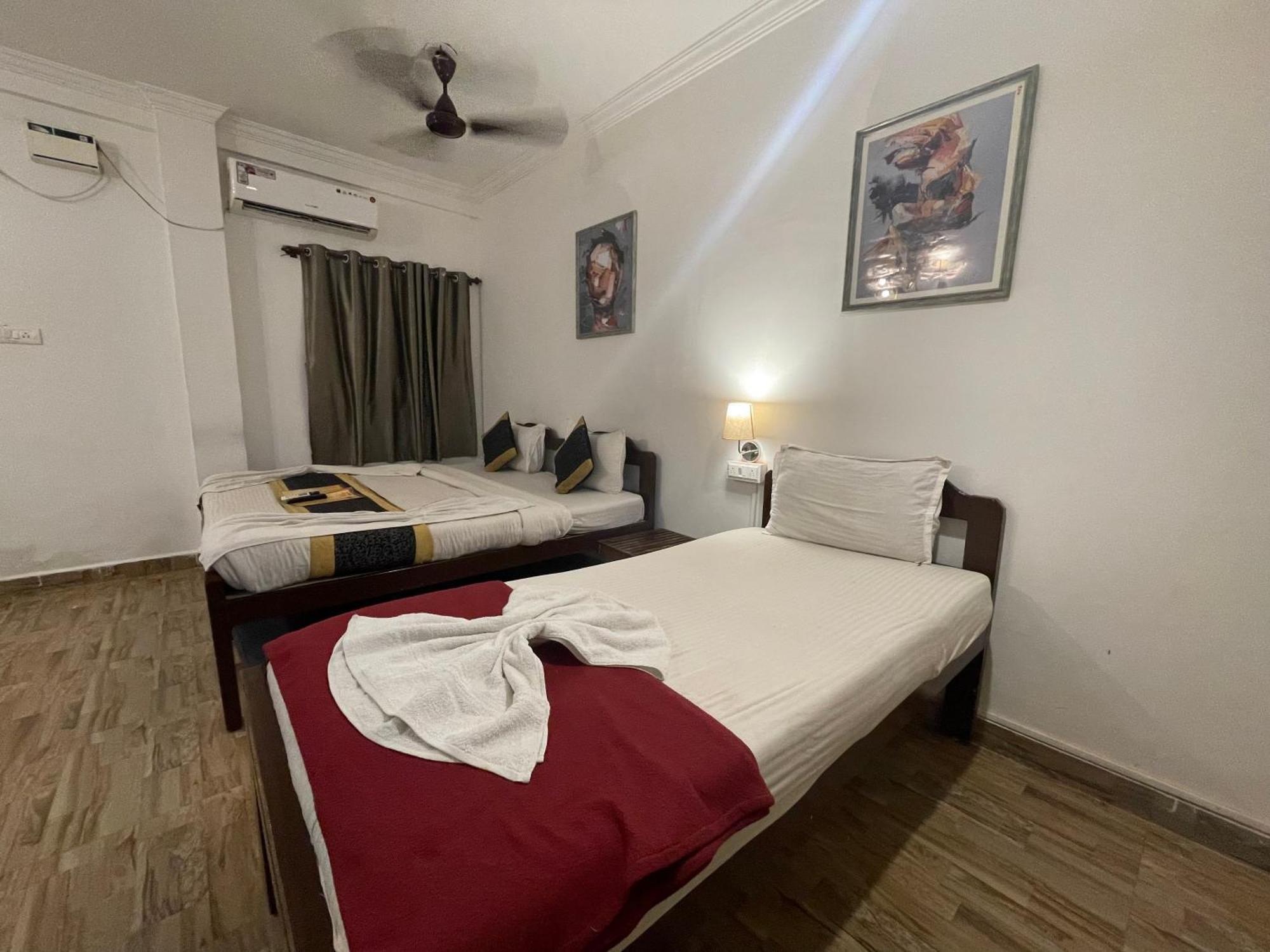 Rj14 Accommodations At Baga Beach Esterno foto