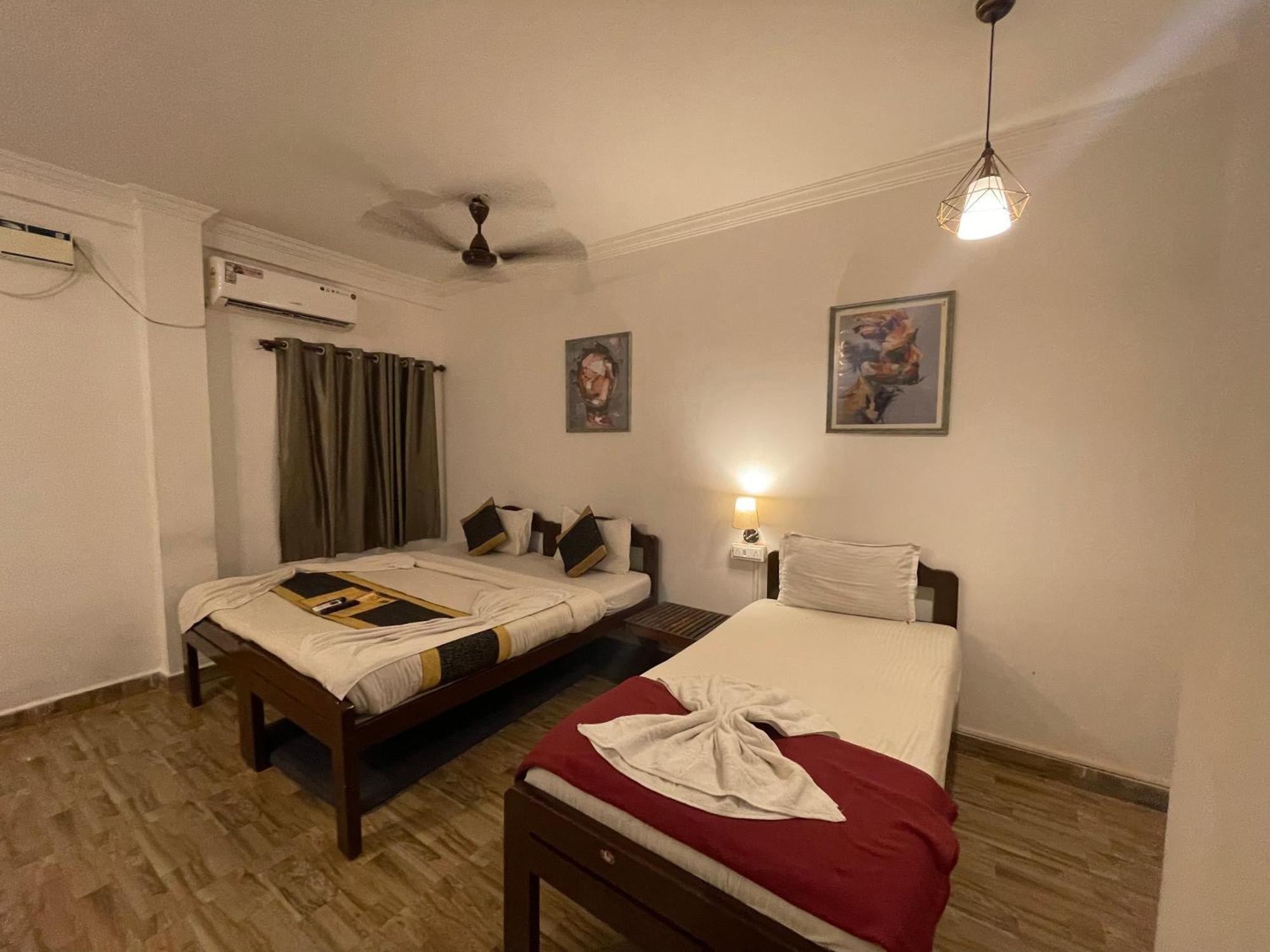 Rj14 Accommodations At Baga Beach Esterno foto